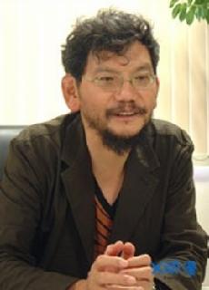 EVA的监督,庵野秀明先生是Khara的创始人 EVA的监督,庵野秀明先生是Khara的创始人
